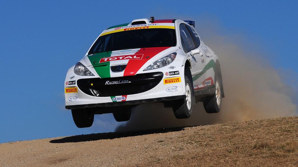 413531-3471-big-2013-cir-costa-smeralda-paolo-andreucci-peugeot-207-s2000.jpg