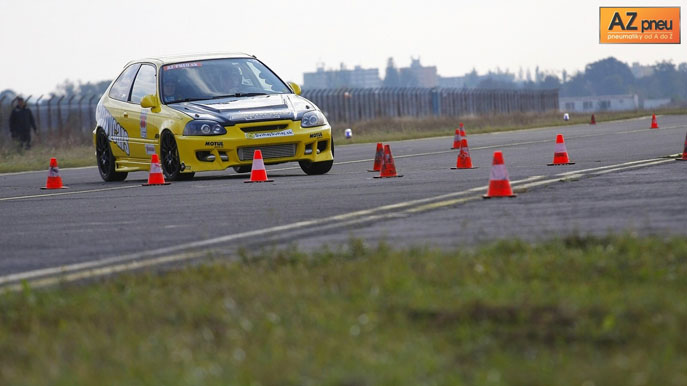 ix-az-pneu-autoslalom-svihajsuhaj-sk-120.jpg