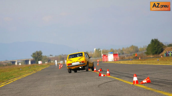 ix-az-pneu-autoslalom-svihajsuhaj-sk-127.jpg
