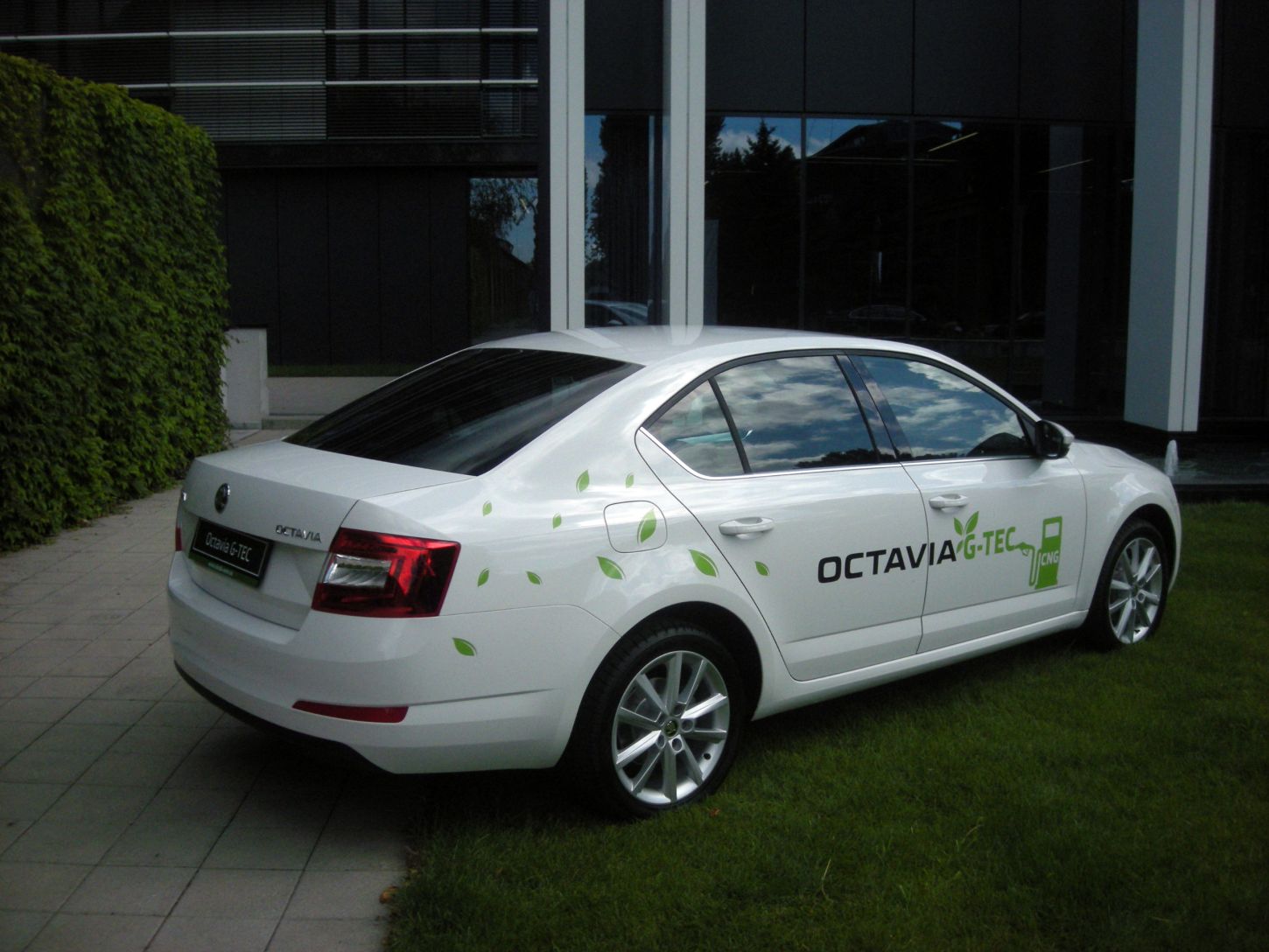 octavia-g-tec-9411g.jpg