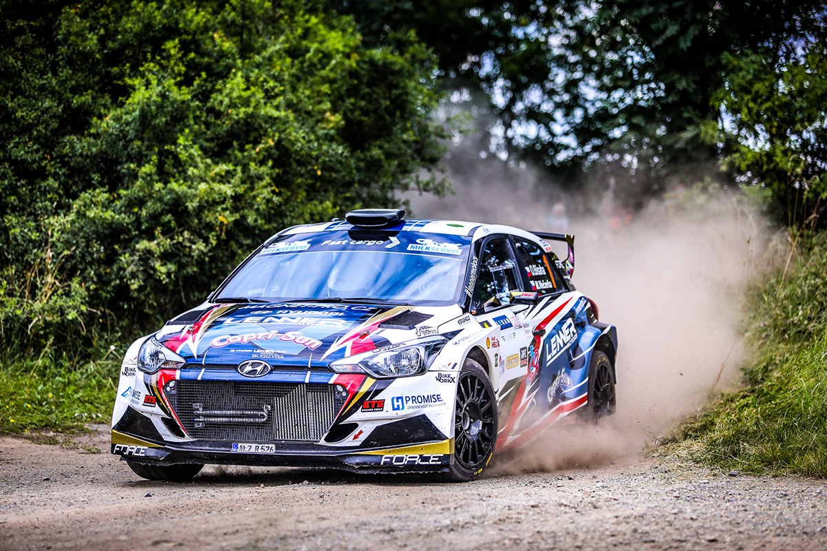 Hyundai Lenner Sport 01-54.jpg