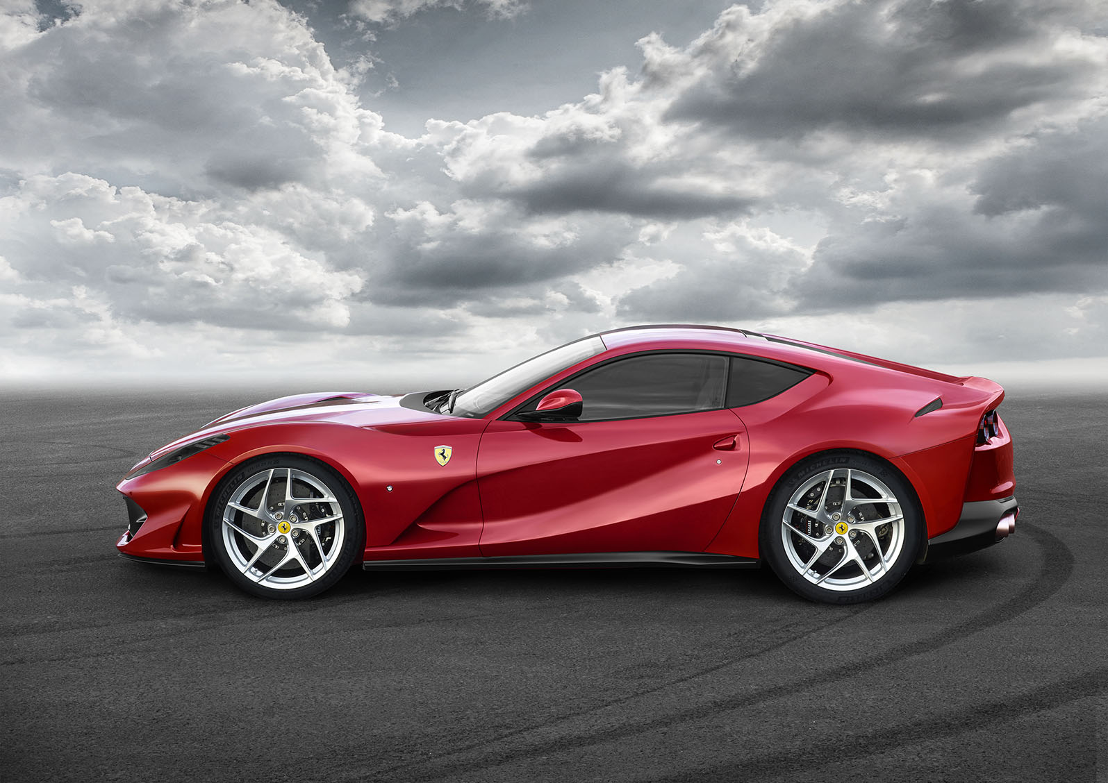 Ferrari 812-superfast-2.jpg
