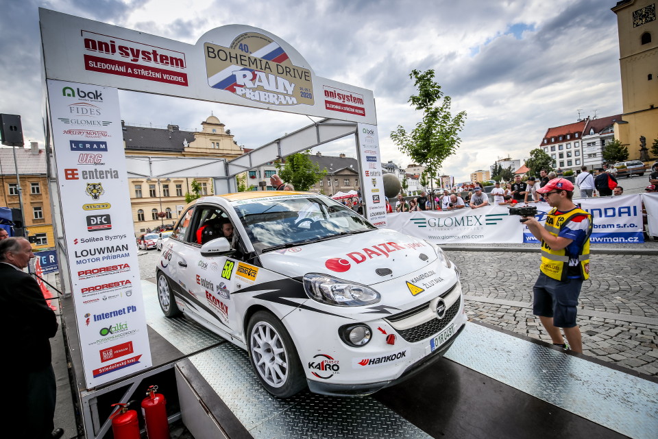 Čermák a Hrachovec ADAM Cup 2020 zpevak.jpg