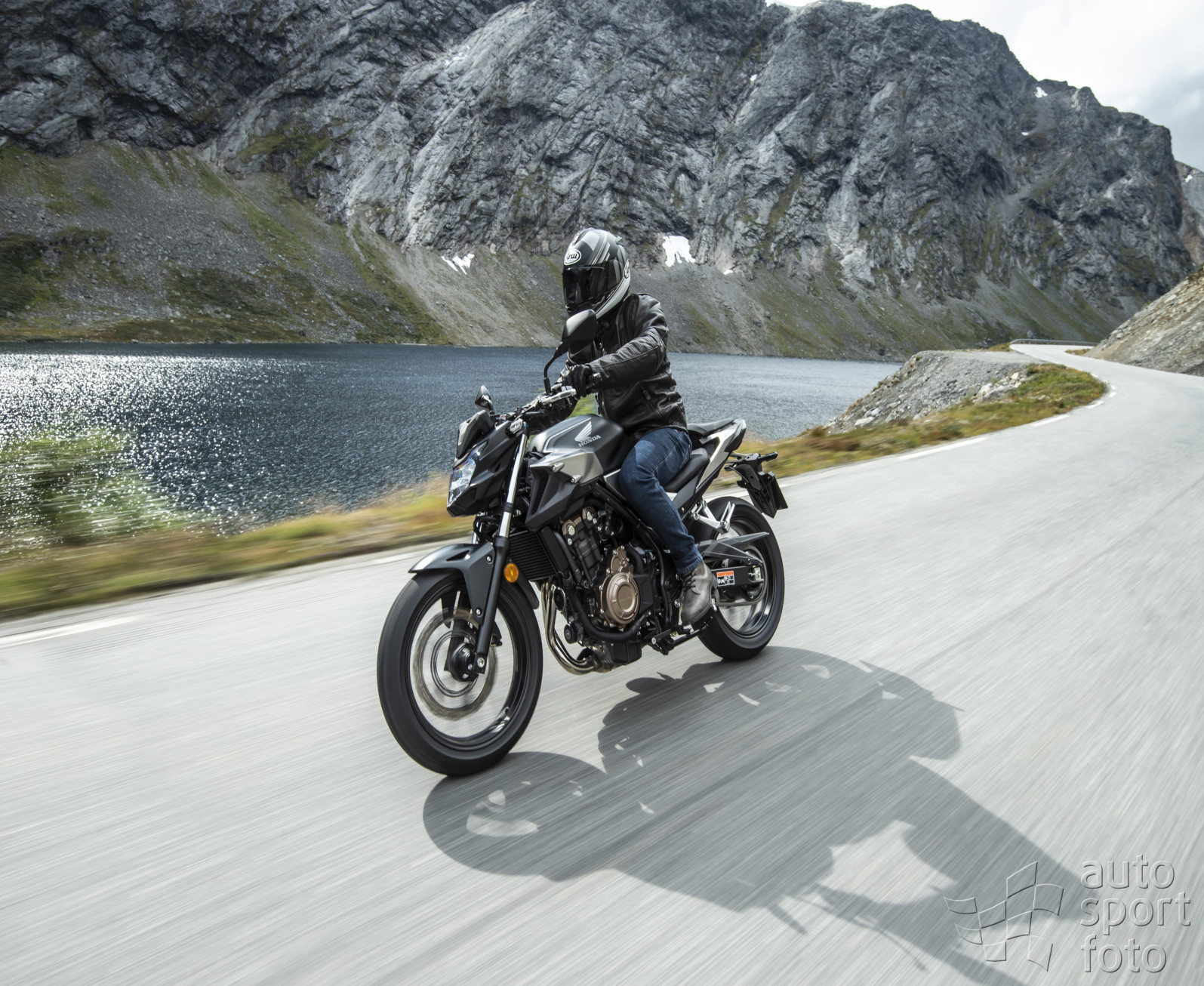 Copyright manufacturer;155747-2019-cb500f.jpg