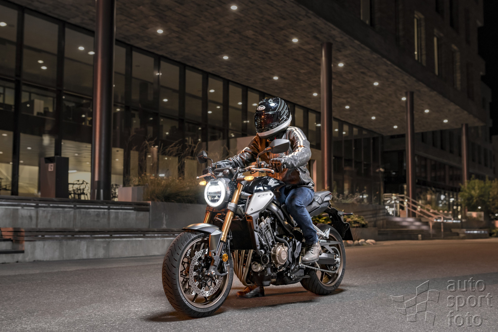 Copyright manufacturer;156075-2019-cb650r.jpg