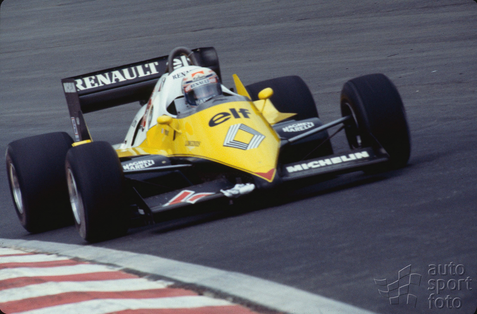 Copyright manufacturer;renault-75275-global-en.jpg