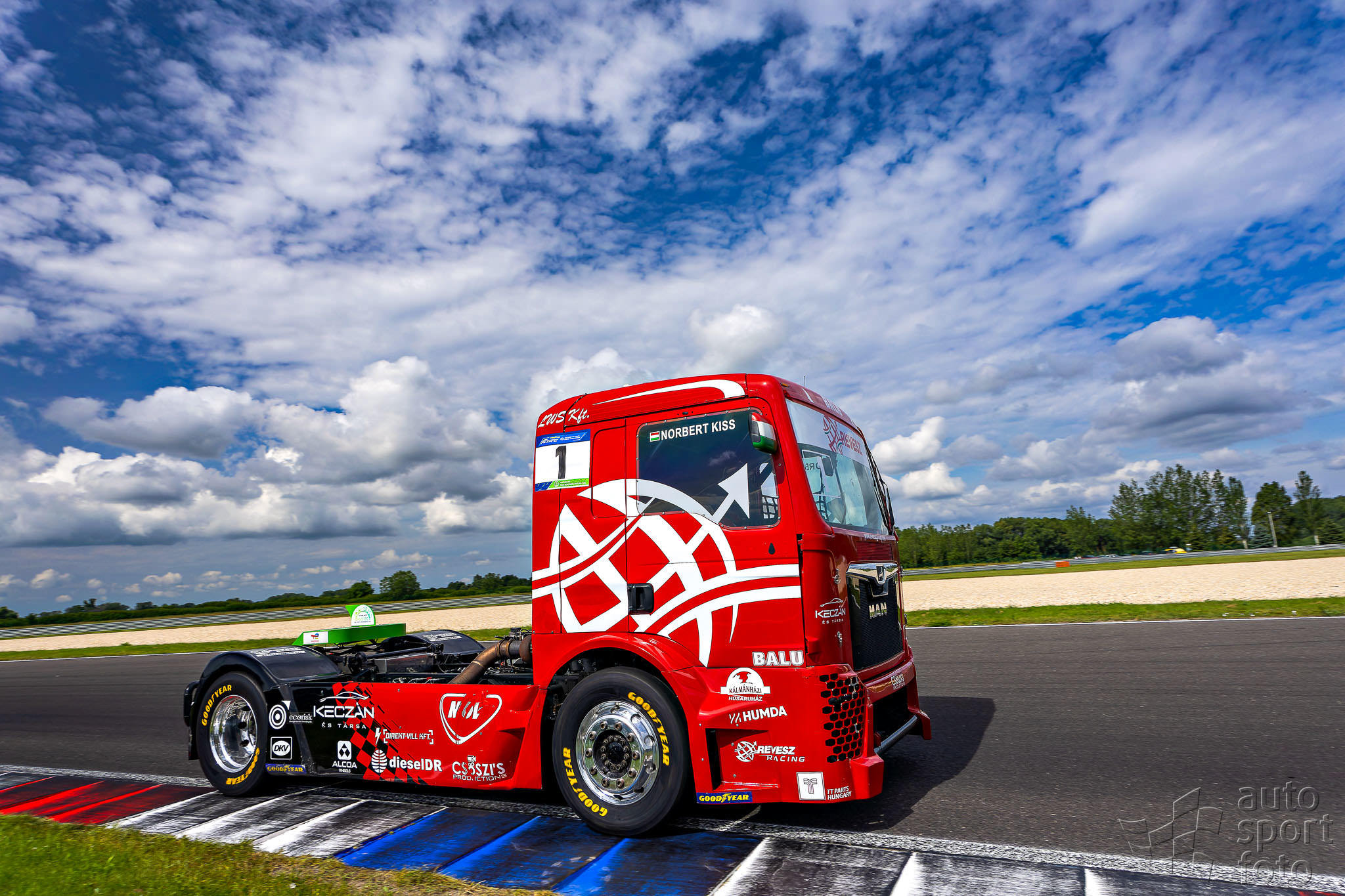 T. Szabosi;jm1a5659-1.jpg